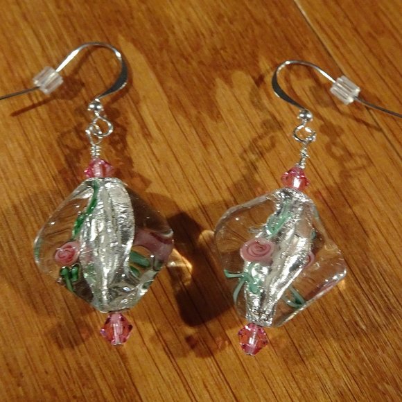 Handcrafted earrings with "flowers in ice" motif & patatina twist design - Picture 4 of 9